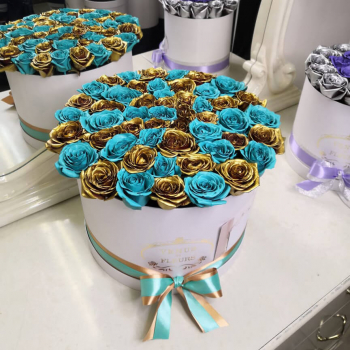 51 золотая и бирюзовая роза