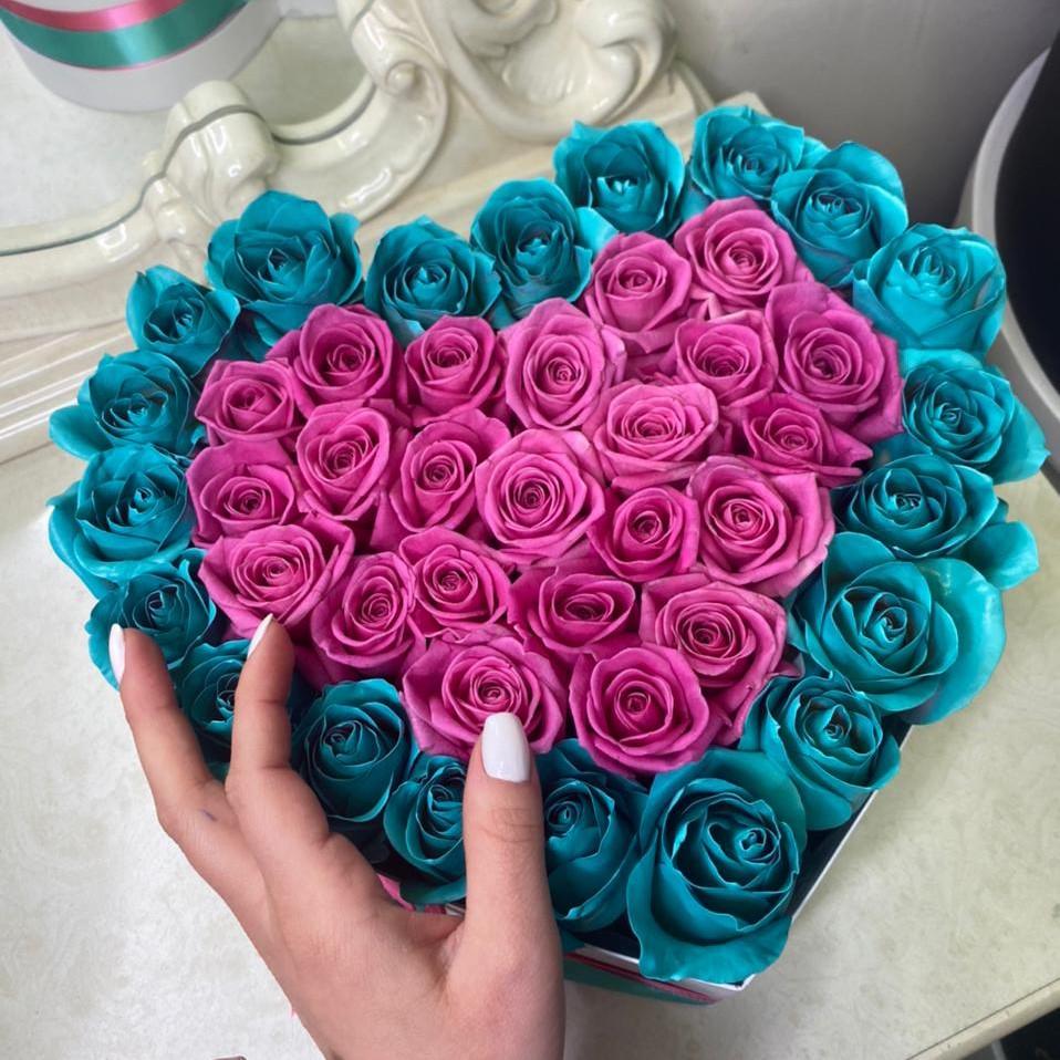 Розовые розы с окантовкой (сердце) от 41 шт.