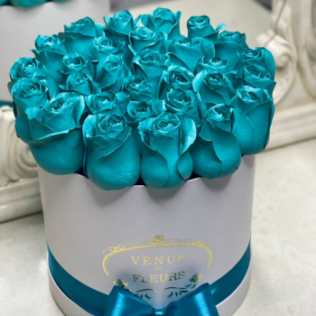 31 бирюзовая роза в коробке