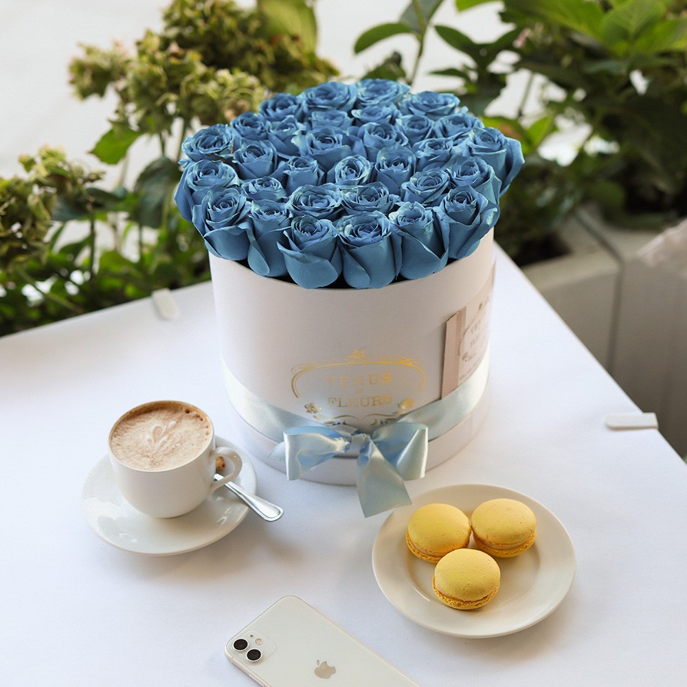 31 голубая роза в коробке