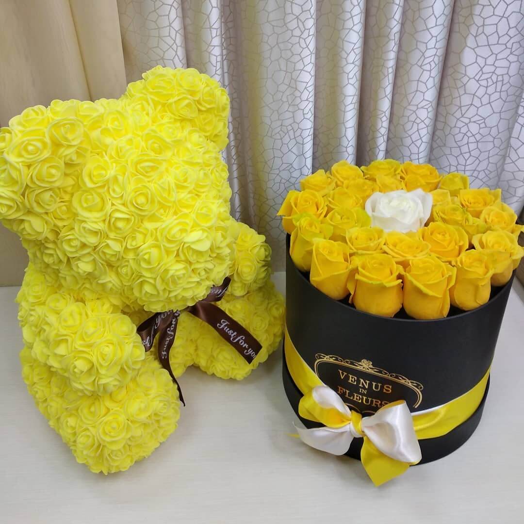 31 желтая роза в коробке