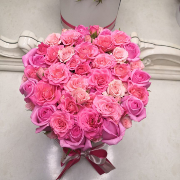 31 кустовая роза в нежном миксе