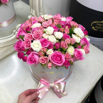 31 нежная кустовая роза в коробке