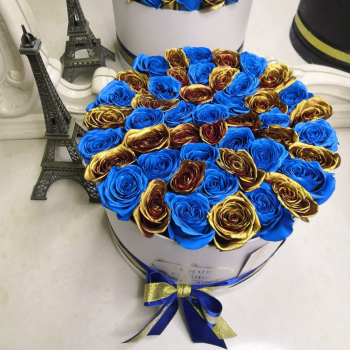 31 сине-золотая роза в коробке