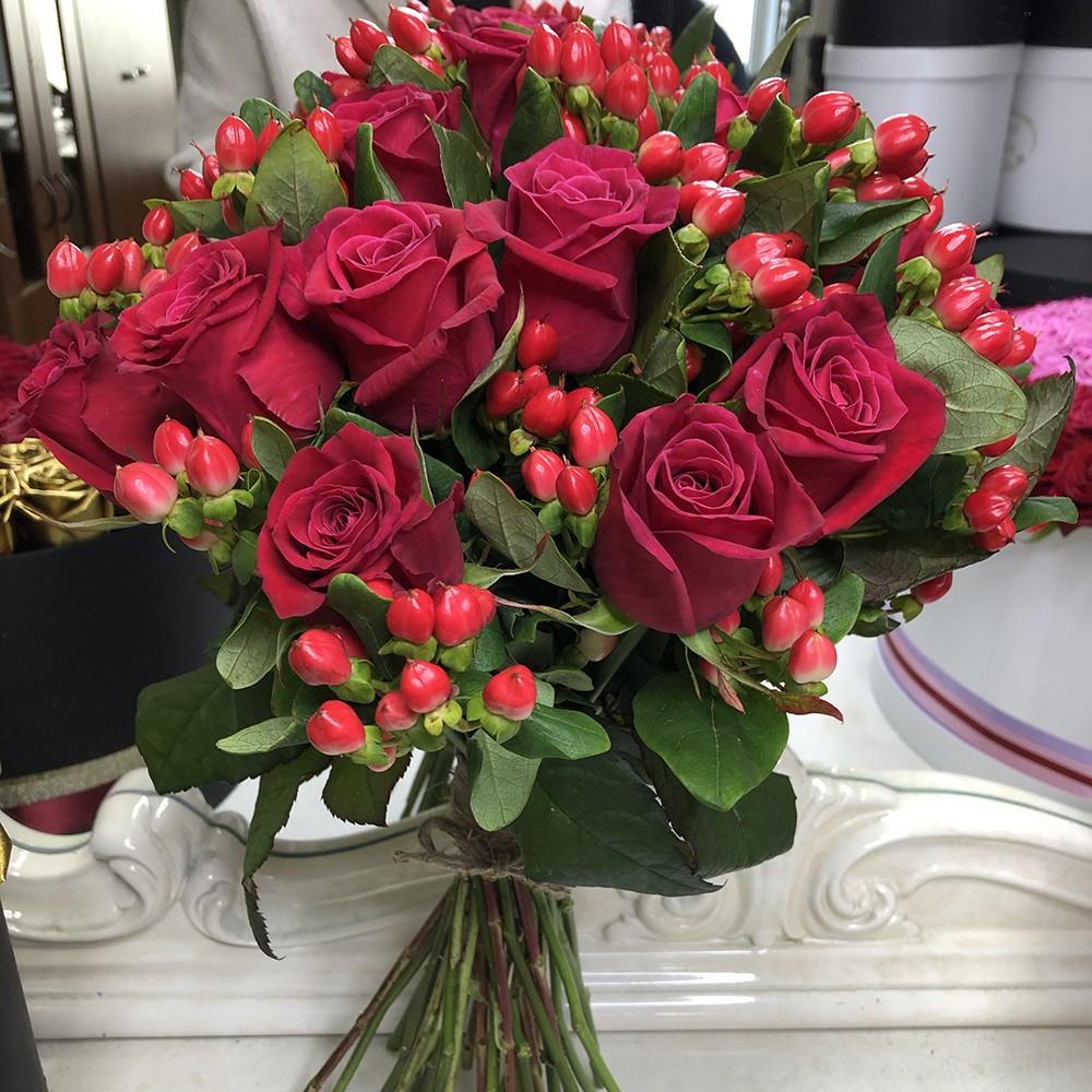 25 малиновых роз в букете