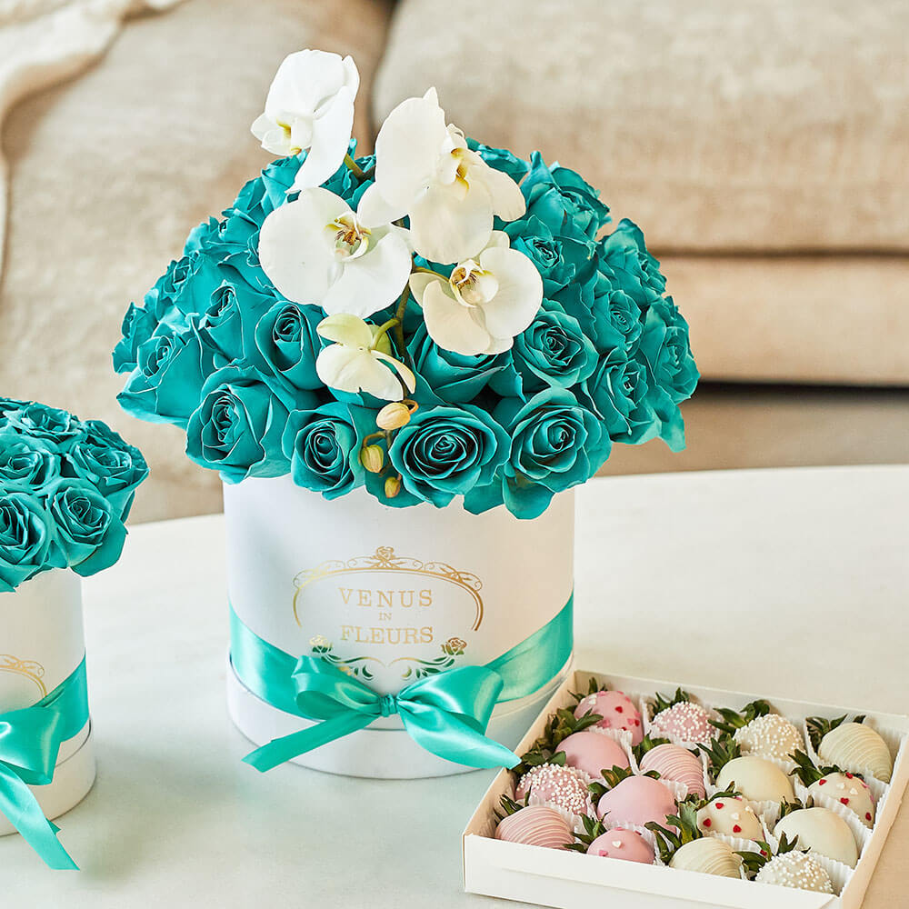 51 бирюзовая роза с орхидеей