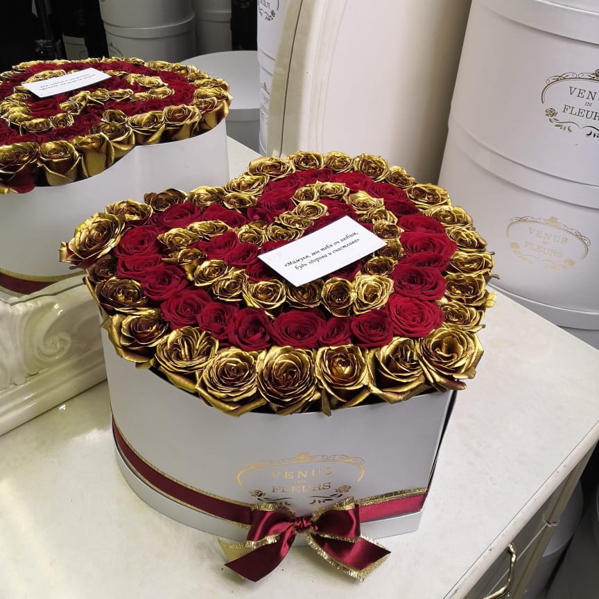 Красно-золотые розы (сердце) от 51 шт.