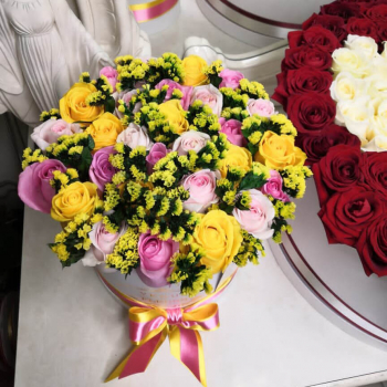 Розы со статицей в коробке от 29 шт.