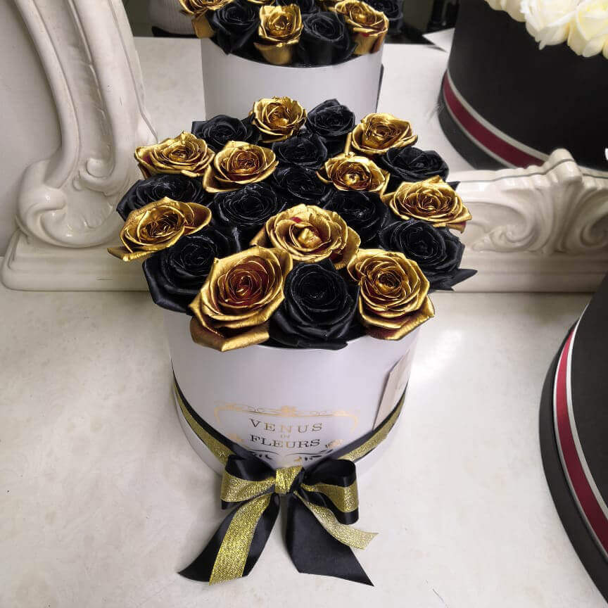 15 черно-золотых роз в коробке