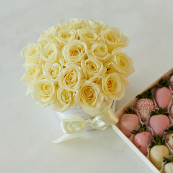 15 белых роз в коробке