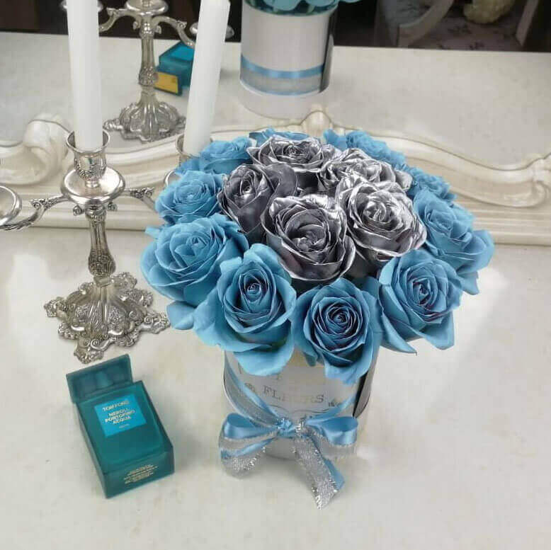 15 серебряных с голубой окантовкой