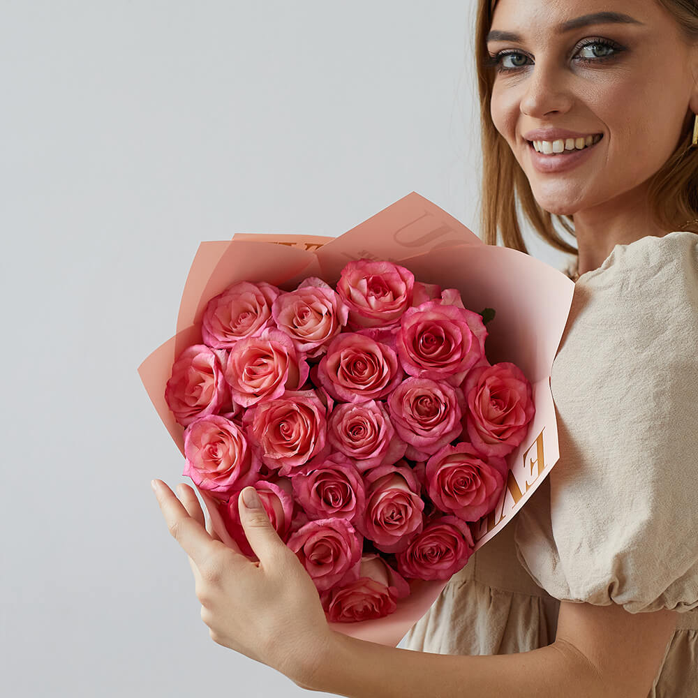 15 розовых роз в букете