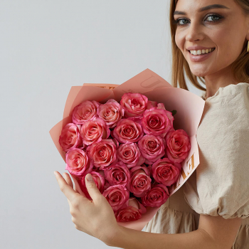15 розовых роз в букете