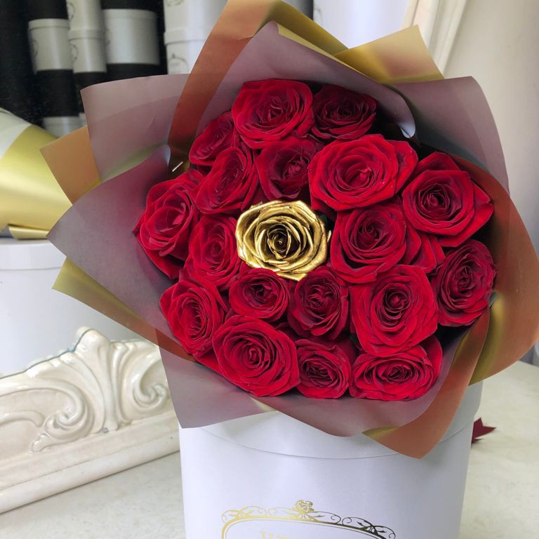 15 красных роз в букете