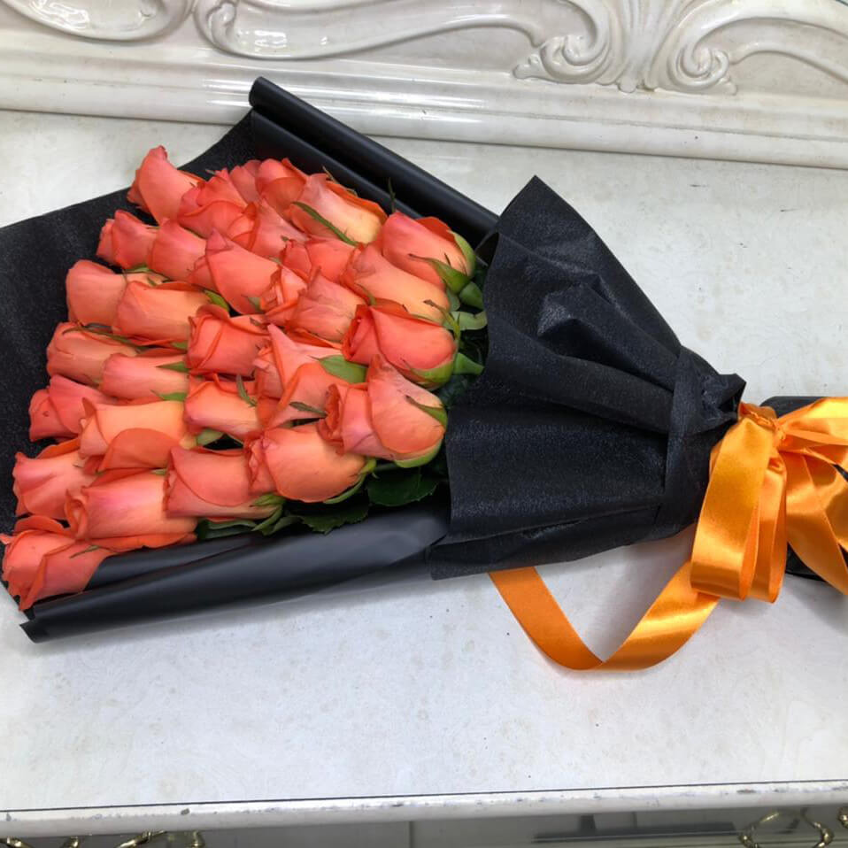 15 коралловых роз в букете