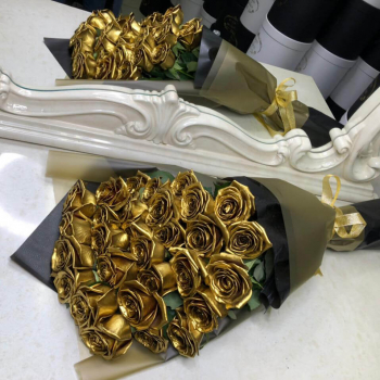 15 золотых роз в букете - каскад