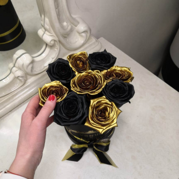 11 черно-золотых роз в коробке 11 черно-золотых роз в коробке