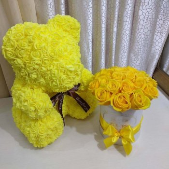 11 желтых роз в коробке