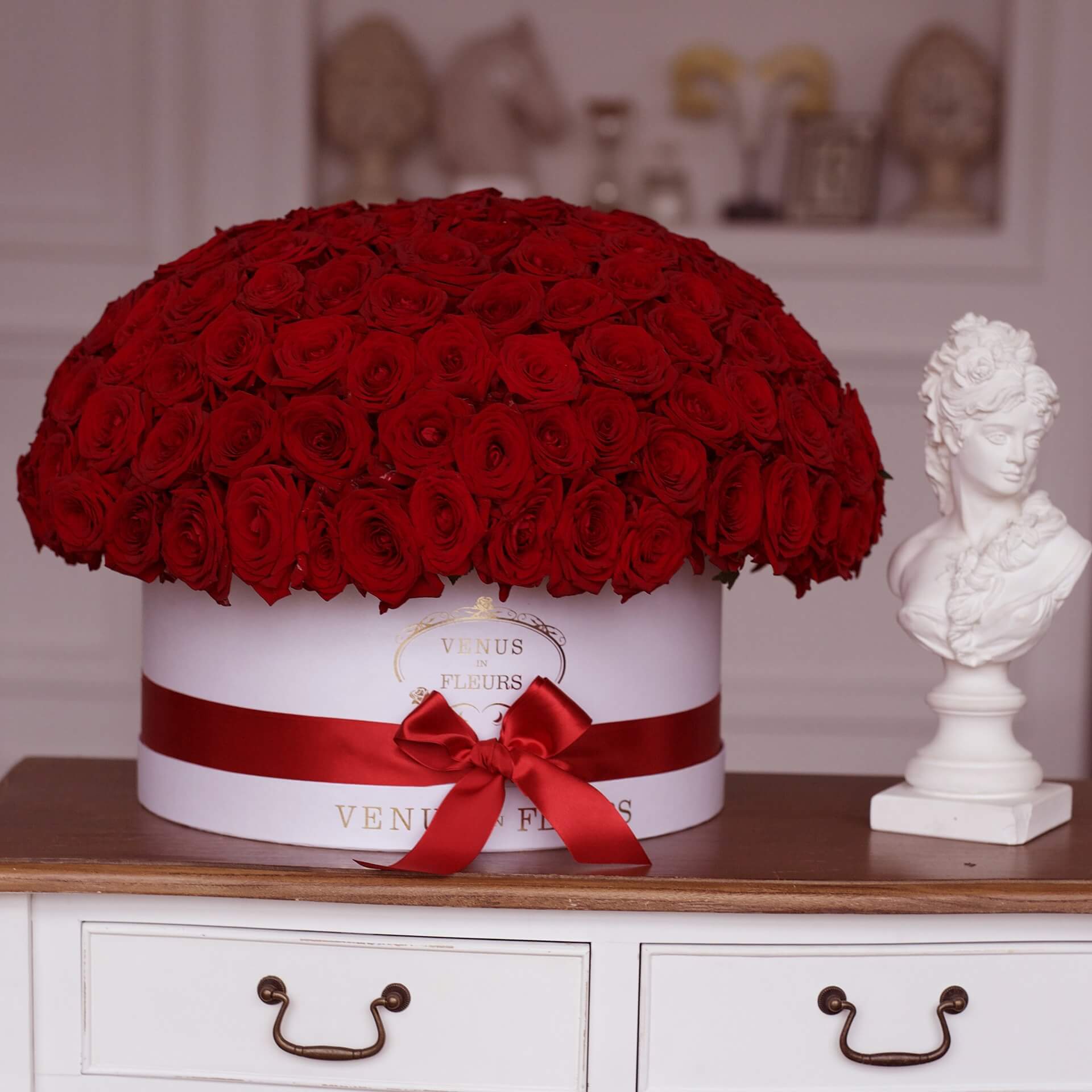 201 красная роза в коробке