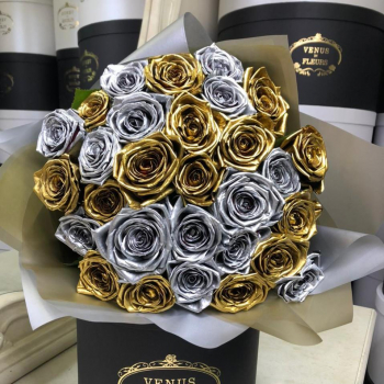 Букет из 25 серебряно-золотых роз