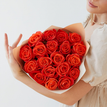 Букет из 15 коралловых роз
