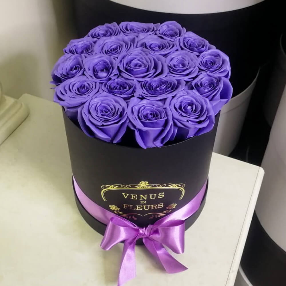 15 фиолетовых роз в коробке
