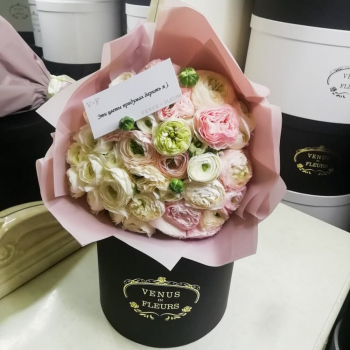 29 ранункулюсов - микс в букете