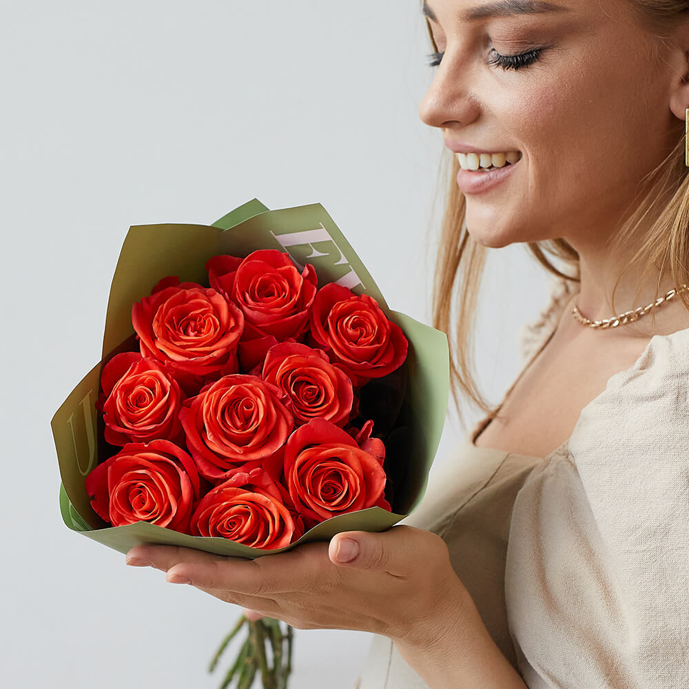 9 коралловых роз в букете