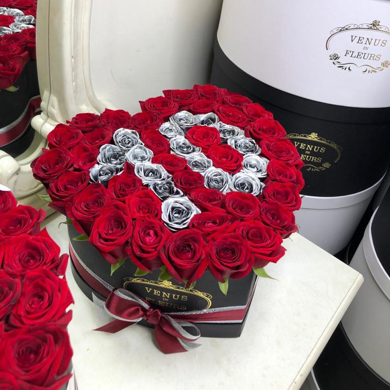 Красные розы с датой (сердце) от 51 шт.
