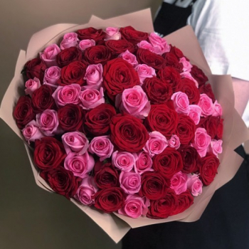 Красно-розовый букет из 101 розы