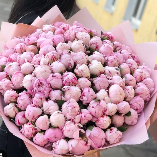 101 розовый пион в букете