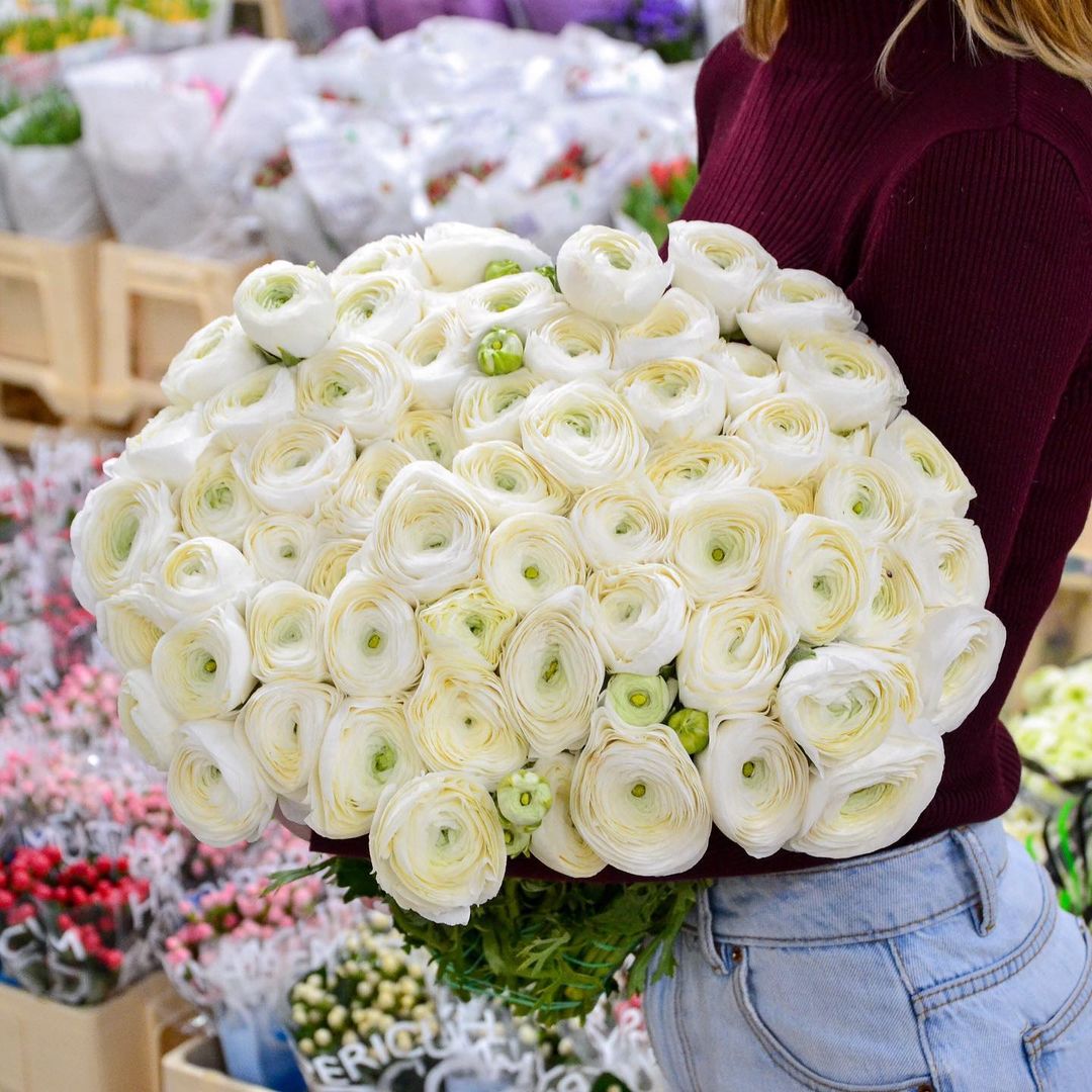 29 лимонных ранункулюсов в букете