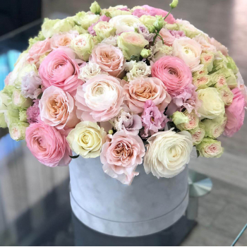 Ранункулюсы с эустомой от 29 шт. Ранункулюсы с эустомой от 29 шт.