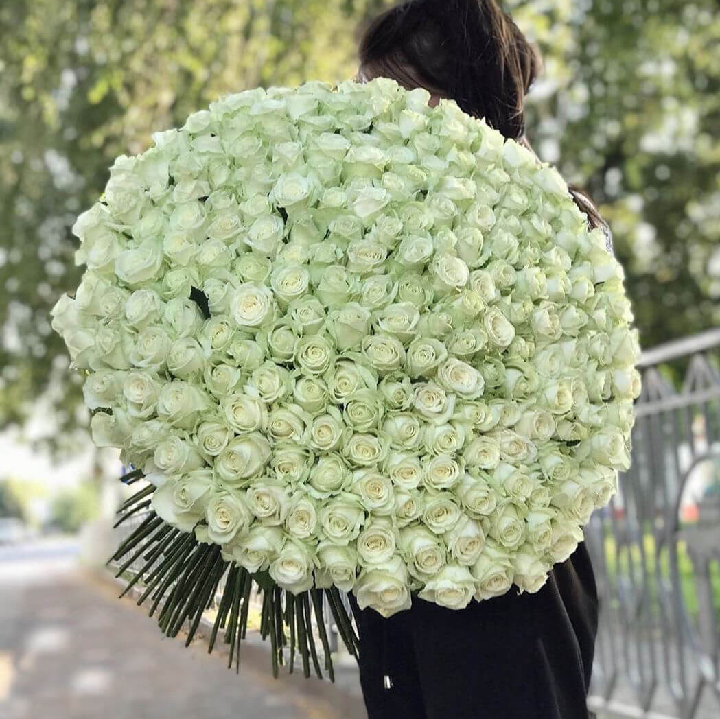 501 кремовая роза в букете - 80 см.