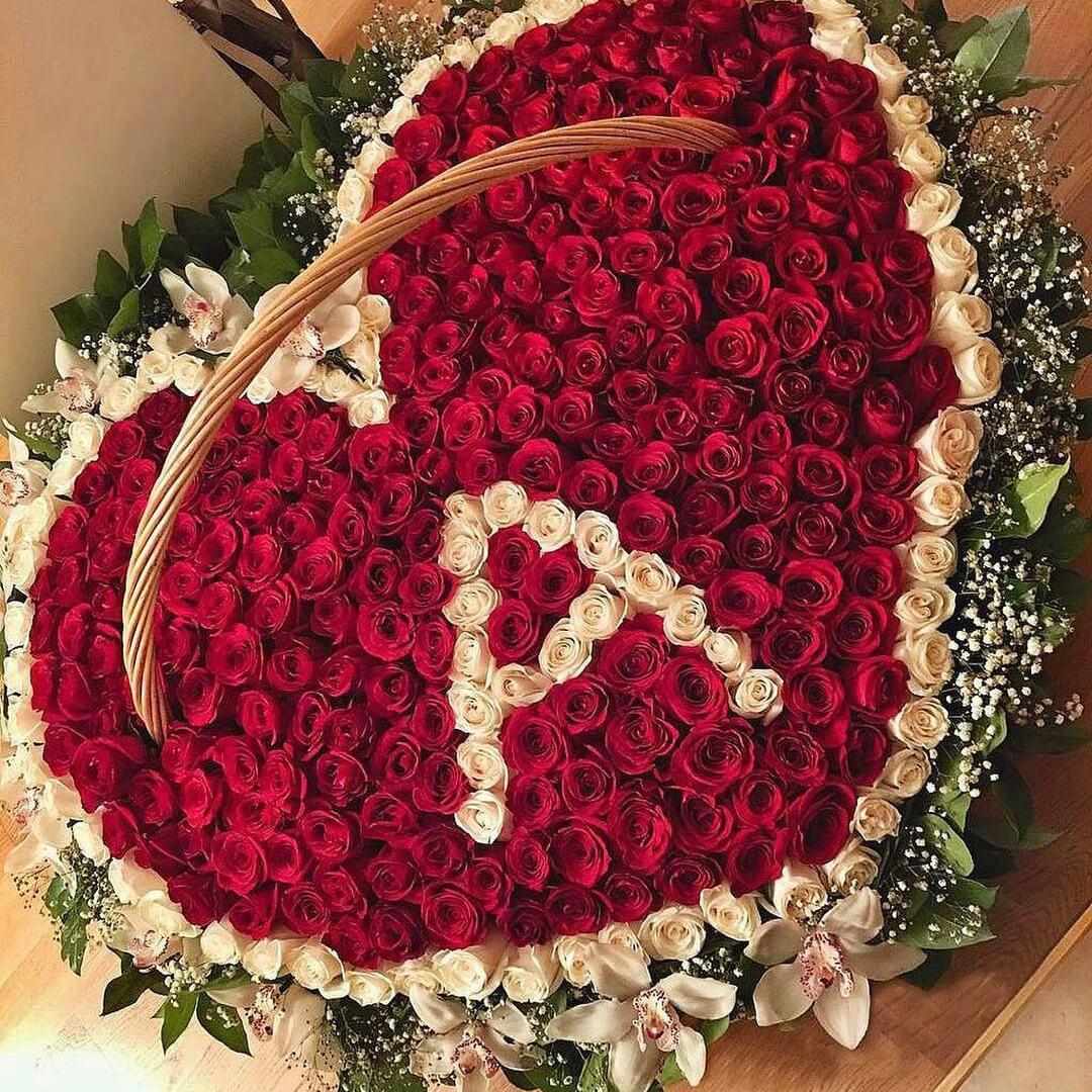 501 роза в корзине с буквой