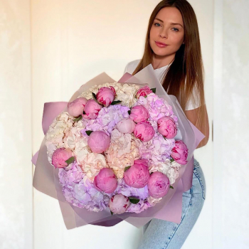 Пионы с гортензиями в букете - 29 шт.