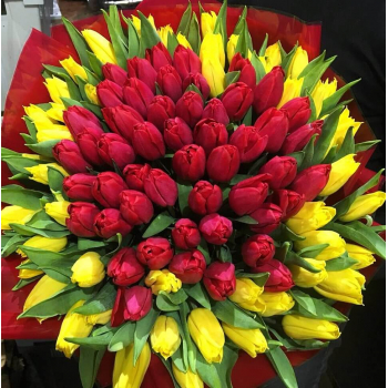 Красно-желтый букет из 101 тюльпана