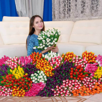 1001 разноцветный тюльпан в букетах