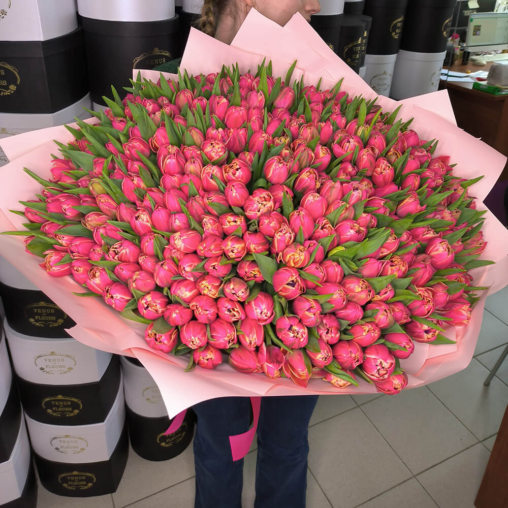 301 пионовидный розовый тюльпан в букете