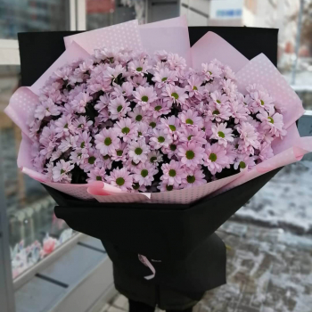 51 розовая хризантема в букете