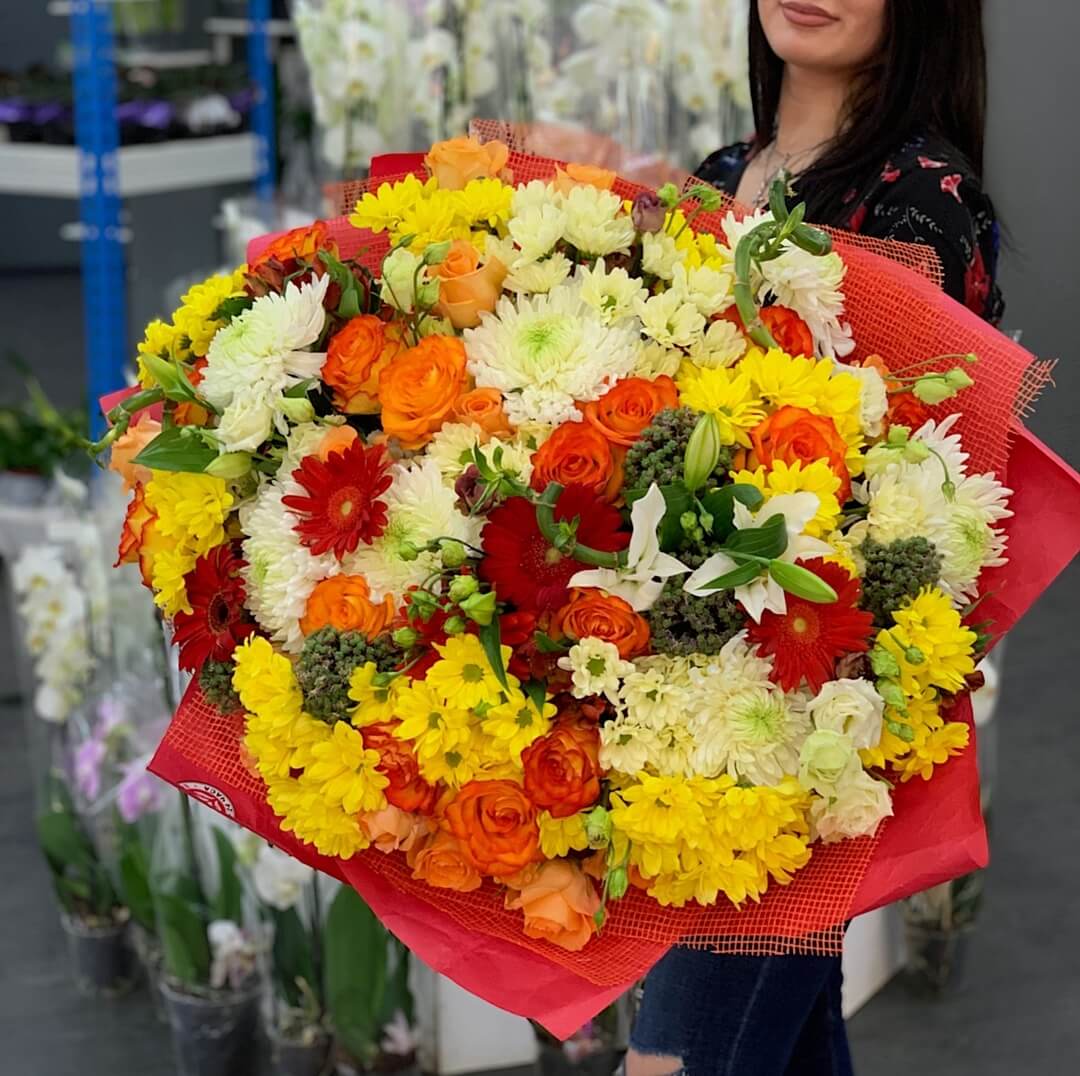 Коралловый микс из хризантем - 65 шт.