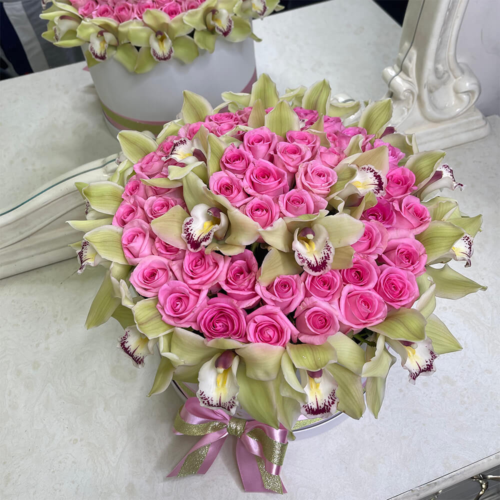 Стильный букет с зелеными - 81 шт.