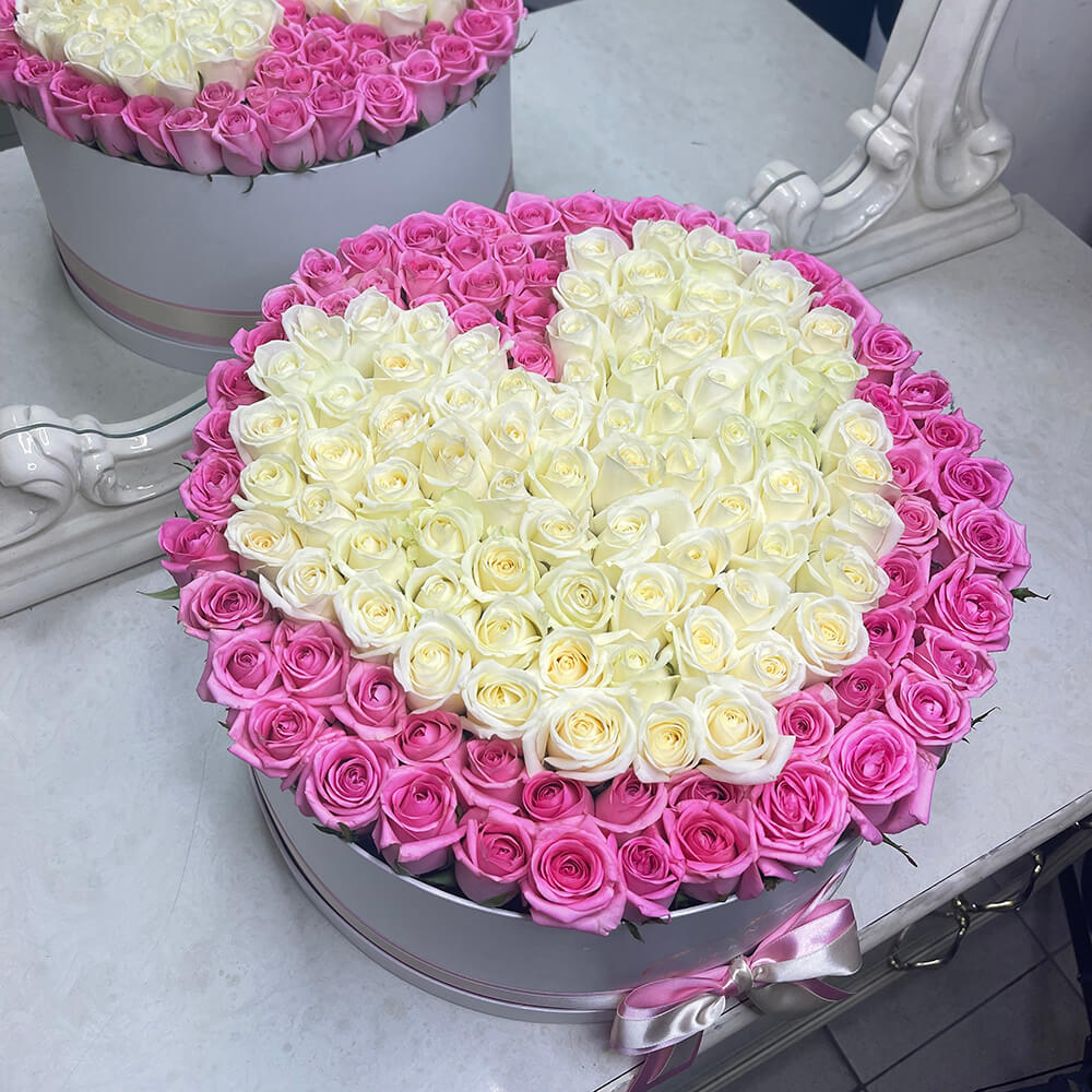 Розовые розы с сердцем от 101 шт.