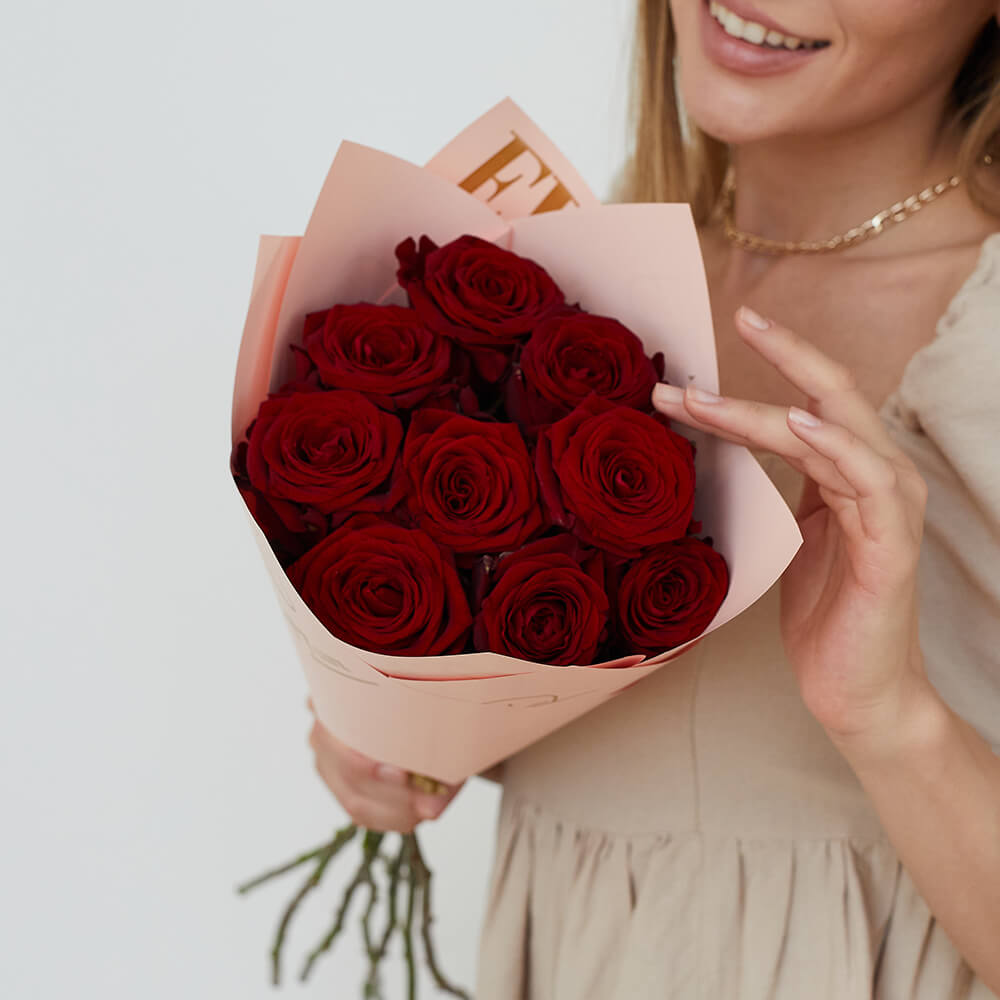9 красных роз в букете 