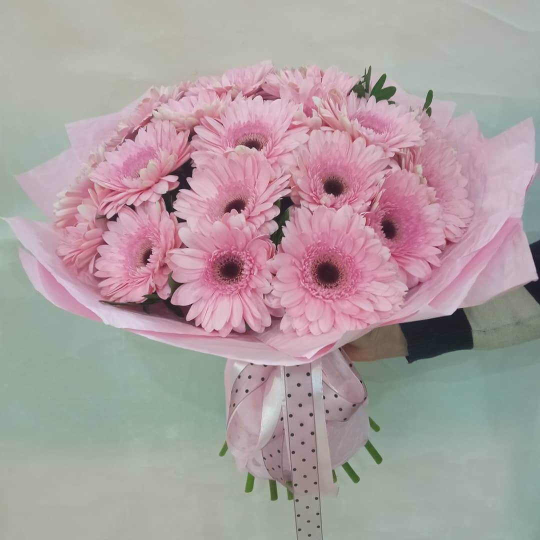 29 розовых гербер в букете