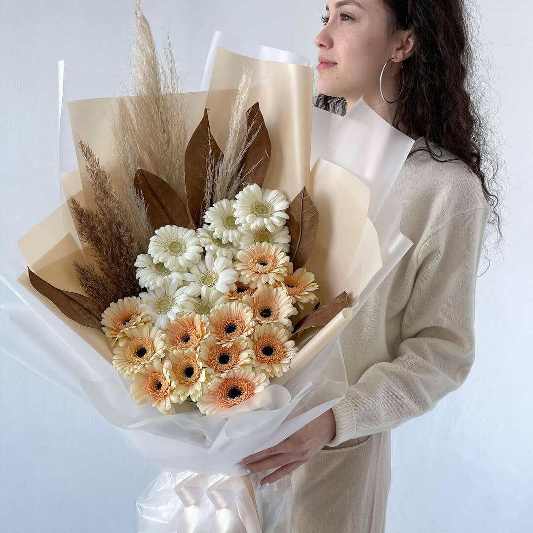 Бело-кофейный микс гербер - 19 шт.