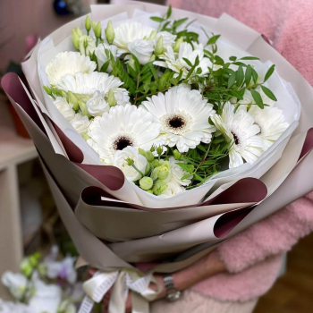 Герберы с эустомами - 19 шт.