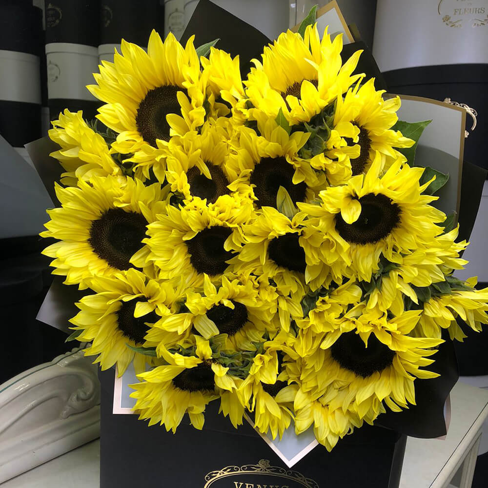19 подсолнухов в букете