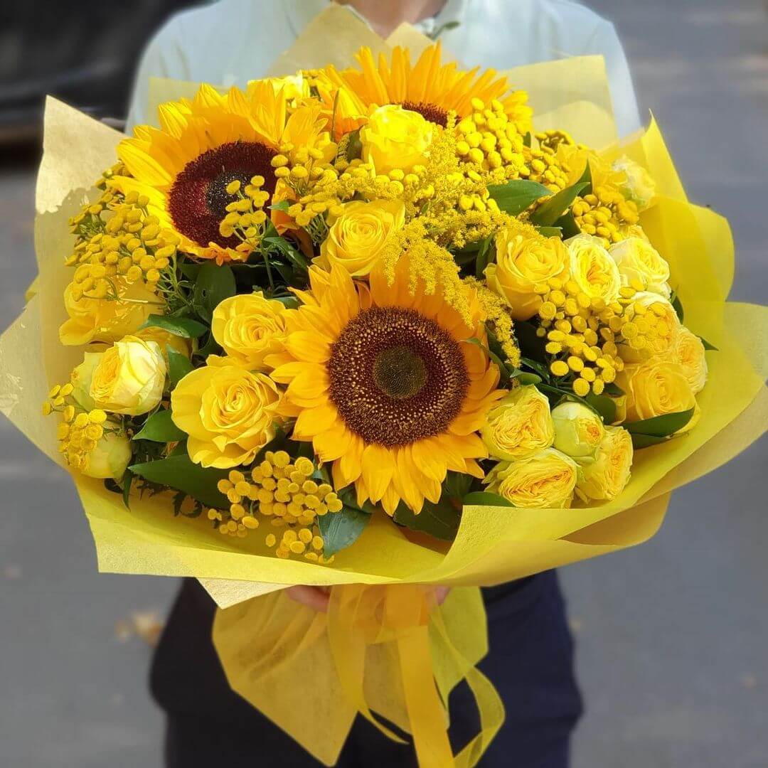 Подсолнухи с пионовидными в букете - 29 шт.