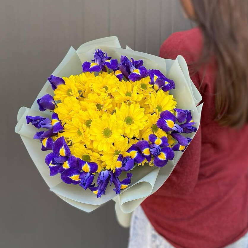 Хризантемы с ирисами - 41 шт.
